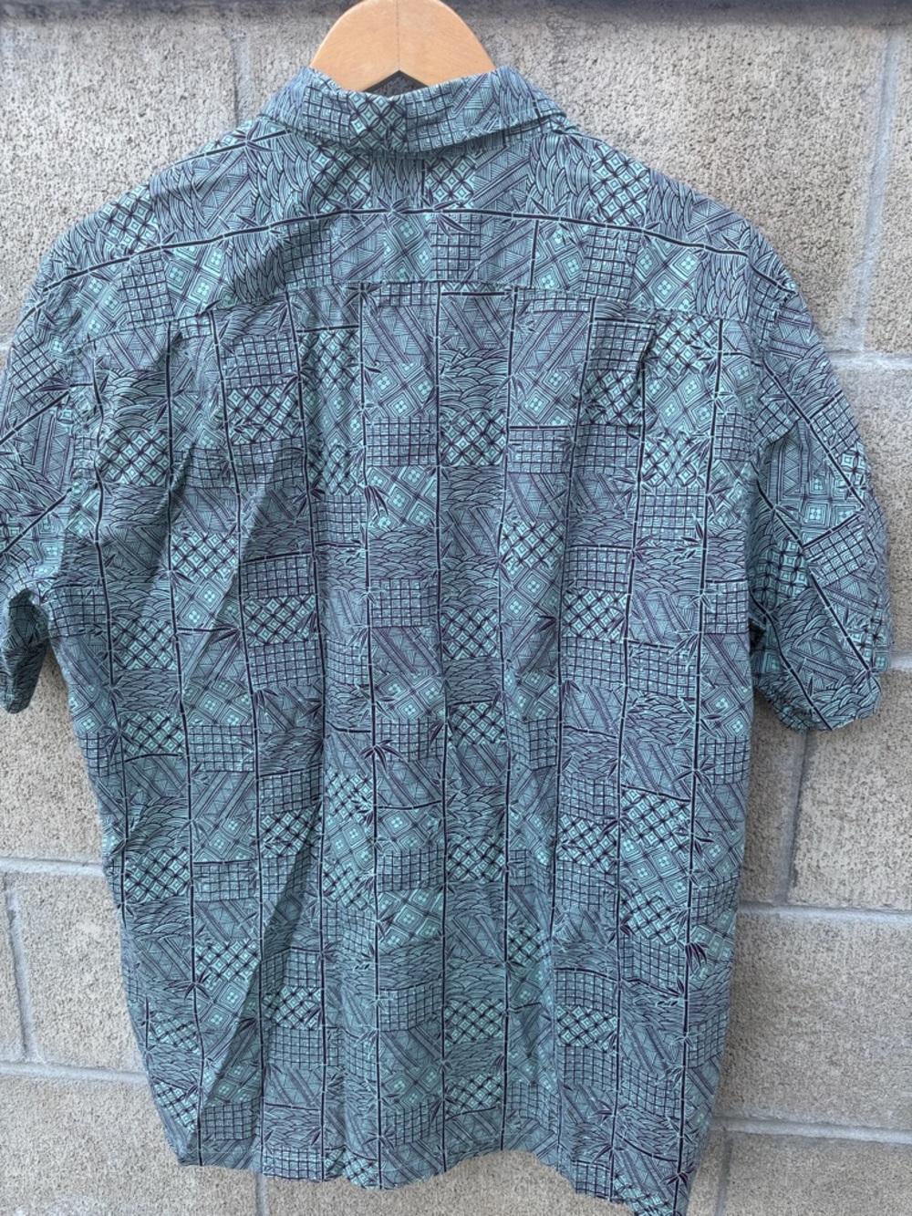 Tori Richard Green and Gray Geometric Short-Sleeve Button-Down - Picture 6 of 6